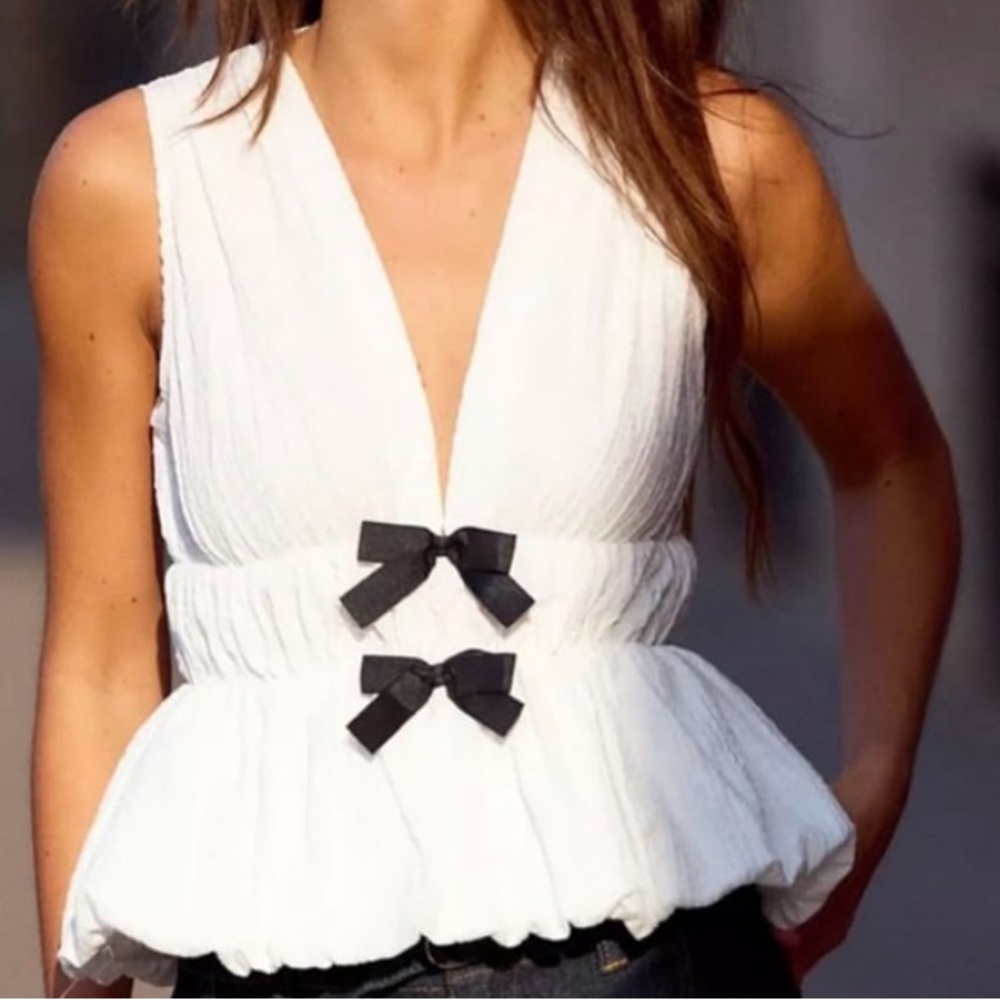 Commense v neck gathered peplum top